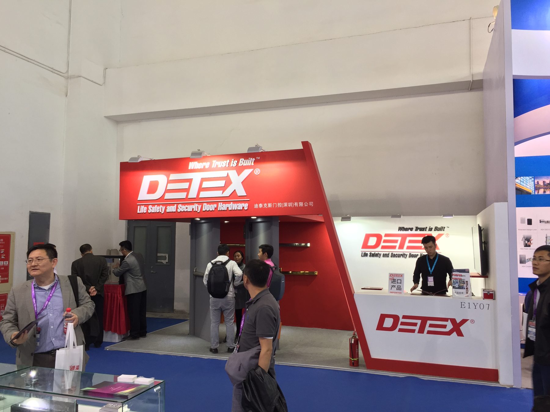 深圳团队在展会上的 DETEX 展位